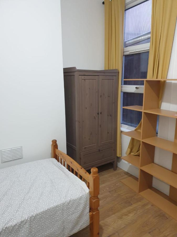 Burney Tomar House Apartment ครอยดอน ภายนอก รูปภาพ