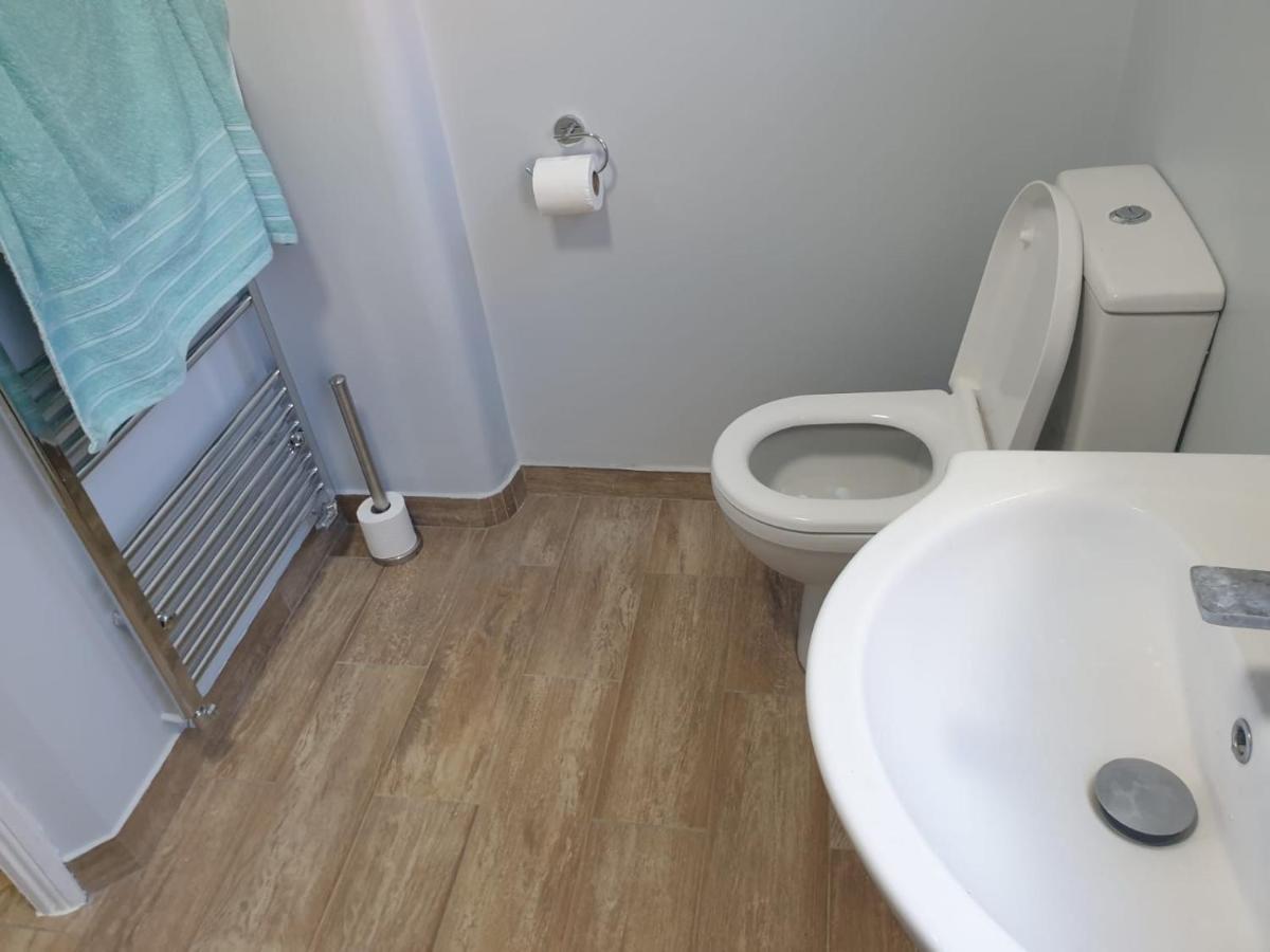 Burney Tomar House Apartment ครอยดอน ภายนอก รูปภาพ