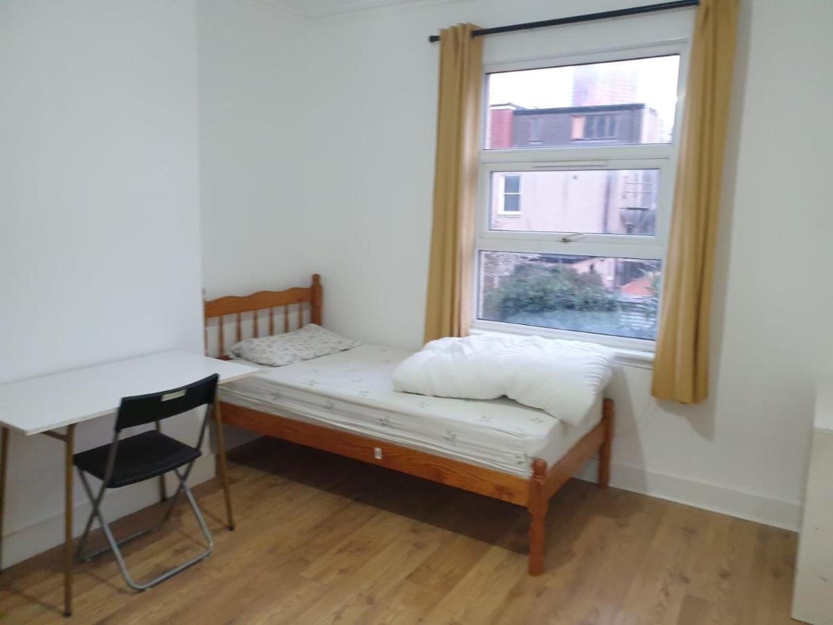 Burney Tomar House Apartment ครอยดอน ภายนอก รูปภาพ