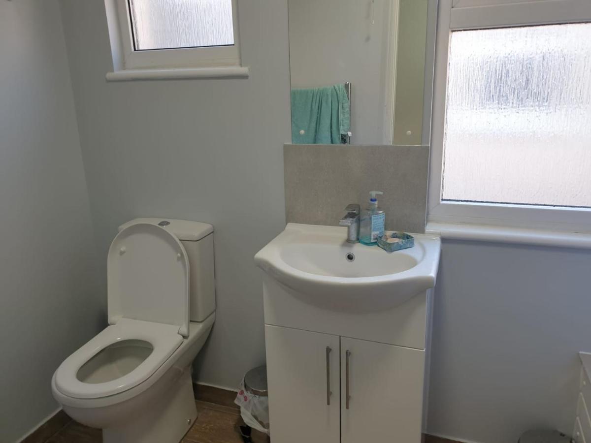 Burney Tomar House Apartment ครอยดอน ภายนอก รูปภาพ